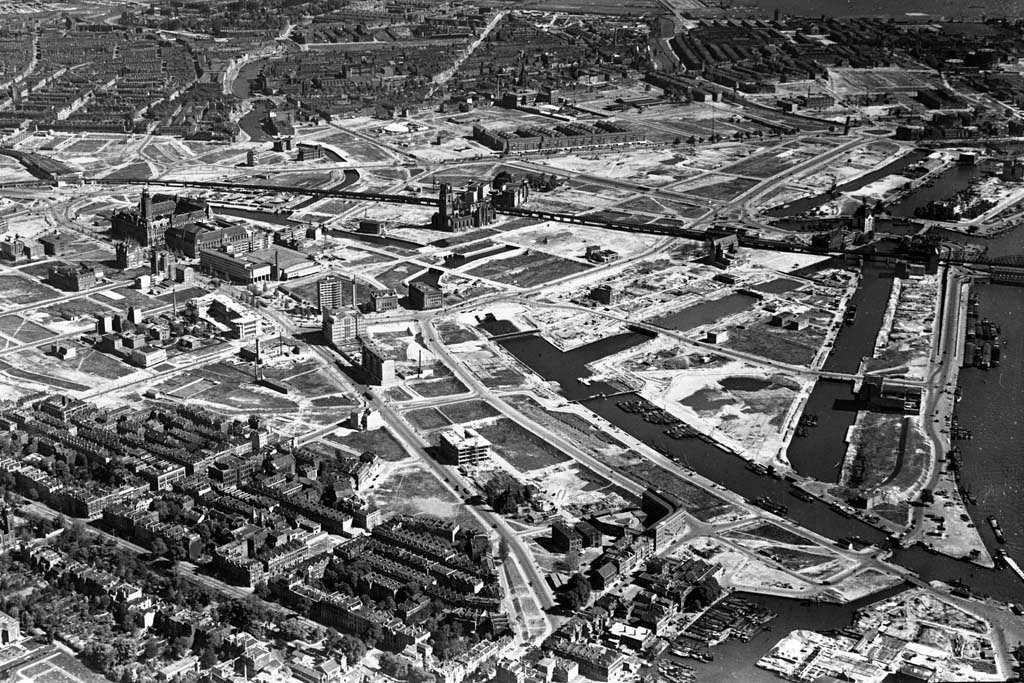 Luchtfoto van Rotterdam uit 1946